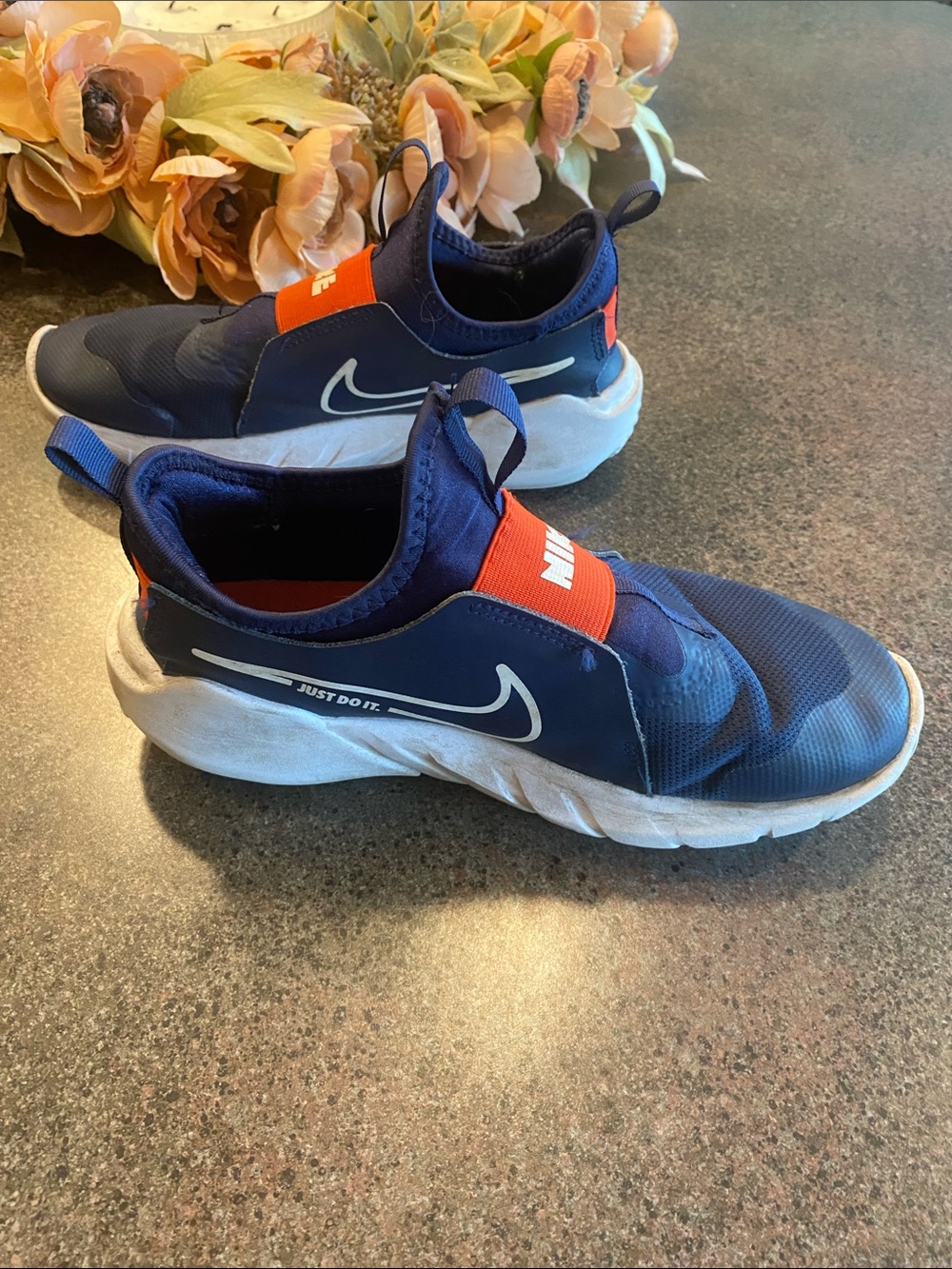 Nike Kids Navy & Red Slip-On Sneakers